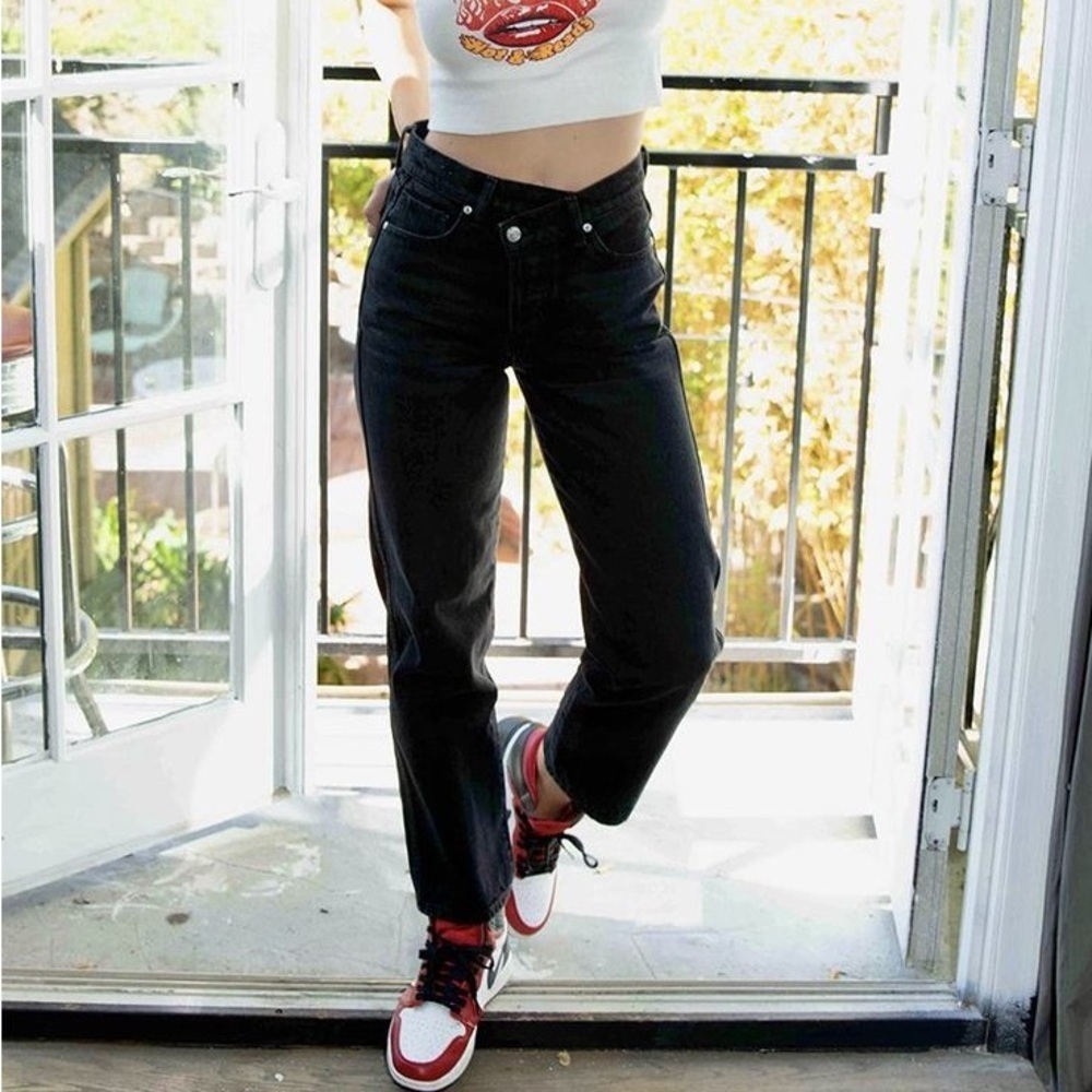 REVICE 90s Baby Joey Black Asymmetrical Crossover Jeans